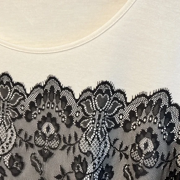 New Limited top with lace - Picture 2 of 7